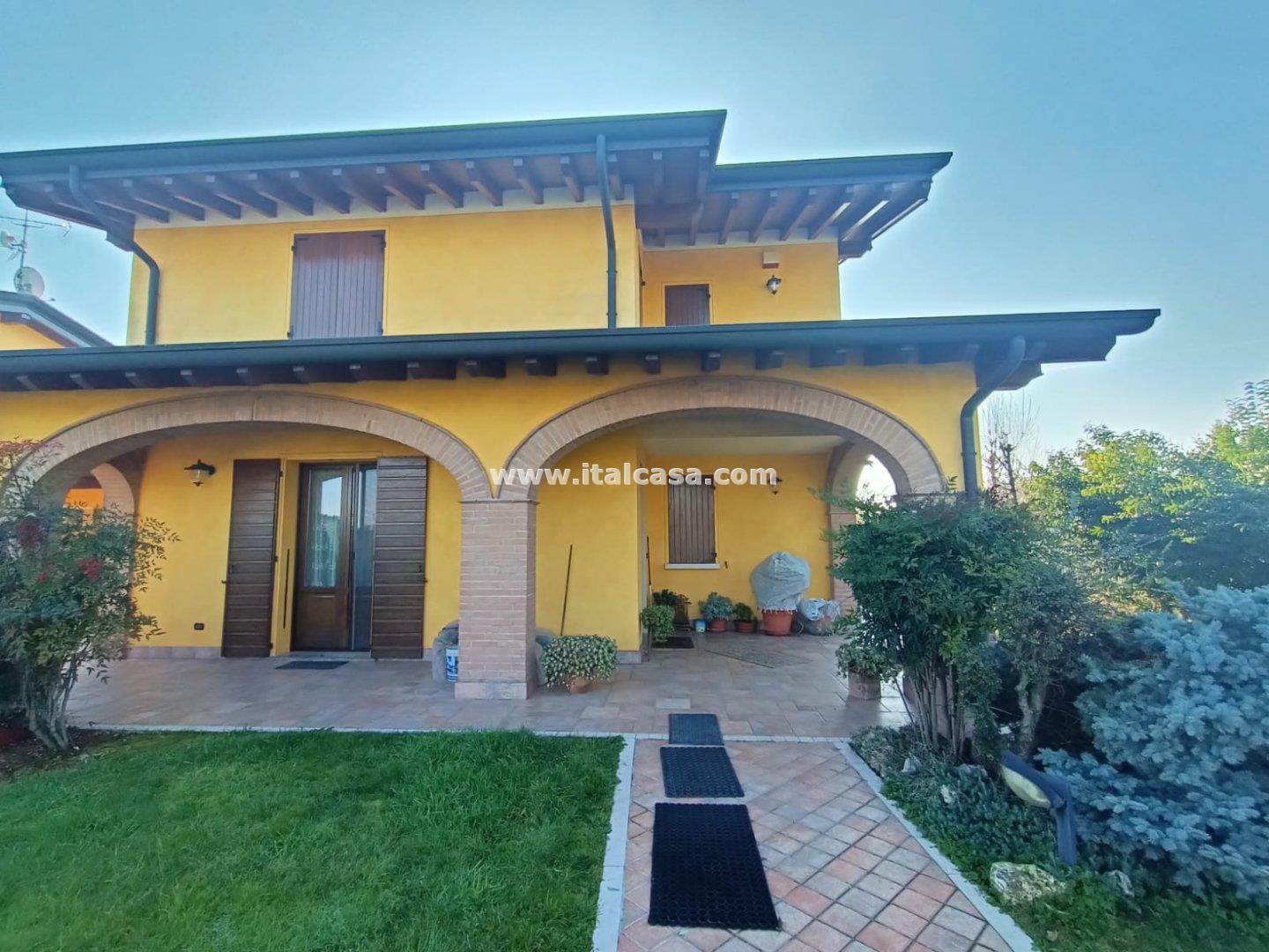 Villa Bifamiliare in vendita a Castiglione Delle Stiviere